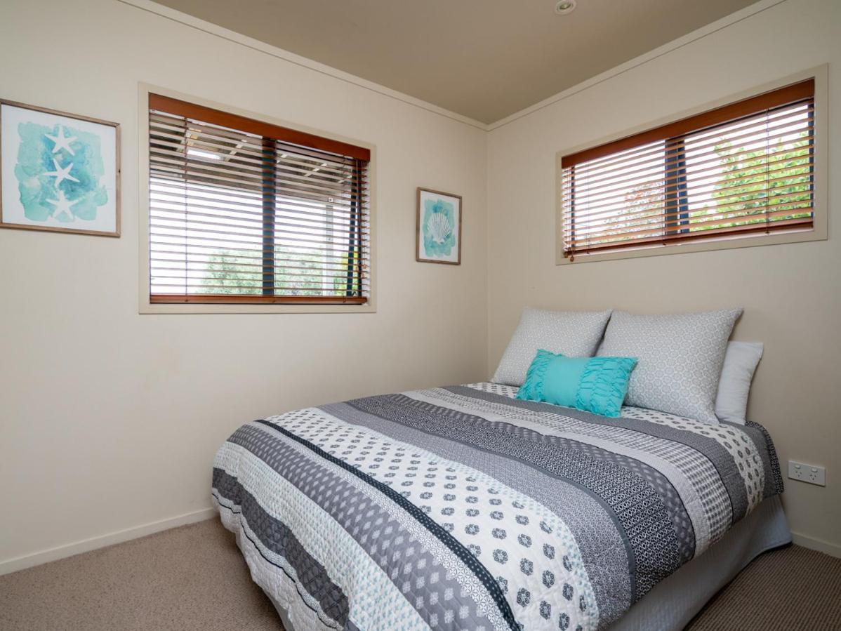 Oceans 8 - Mangawhai Heads Holiday Home 외부 사진