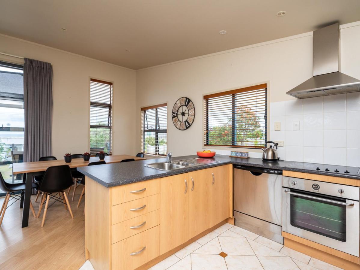 Oceans 8 - Mangawhai Heads Holiday Home 외부 사진